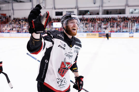 Hudiksvalls Elias Degnell jublar