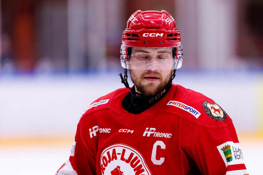Troja/Ljungbys Dennis Fröland deppar
