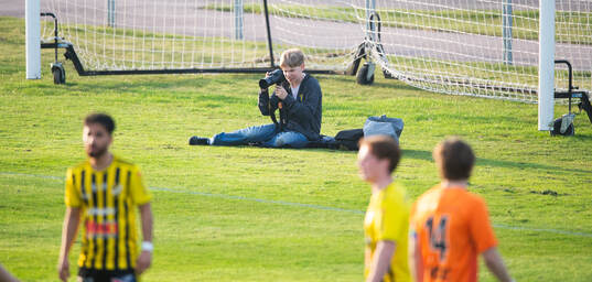 Ung fotograf i matchen i division 2 mellan IFK Hässleholm