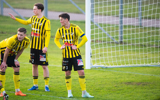 IFK Hässleholms trebackalinje Axel Henriksson, Gustav