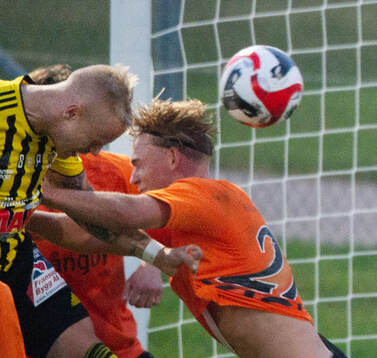 IFK Hässleholms Alexander Sjöström nickar in