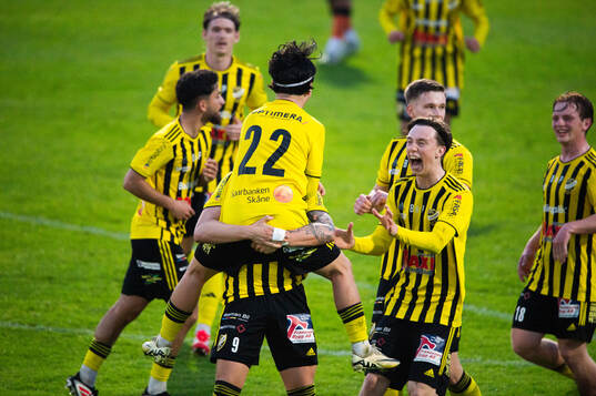 IFK Hässleholms Alexander Sjöström har nickat in