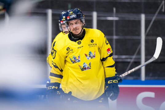 André Petersson of Sweden looks dejected