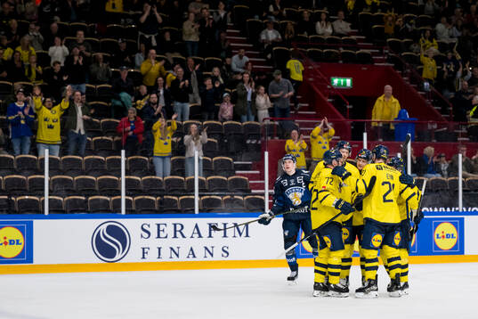 Tim Heed of Sweden celebrate with teammates