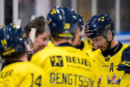 Assistant coach Stefan Klockare and Christoffer Ehn of