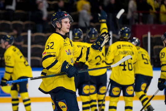 Felix Nilsson of Sweden celebrates