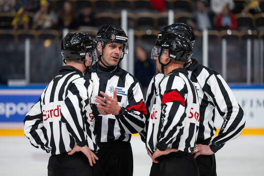 Referees Andreas Svensson, Richard Magnusson, Andreas
