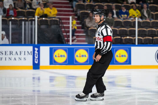 Referee Andreas Harnebring