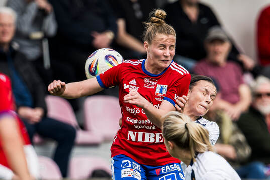 Vittsjös Sofie Rewucha och Djurgårdens Alexsandra Lobanova