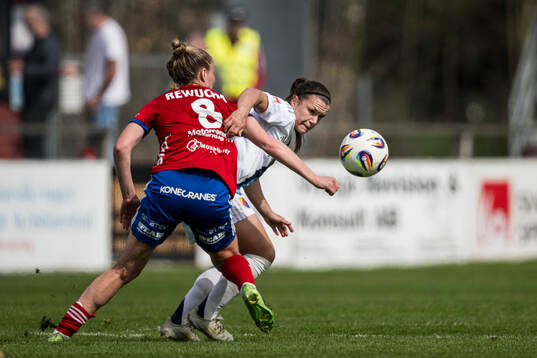 Vittsjös Sofie Rewucha och Djurgårdens Alexsandra Lobanova