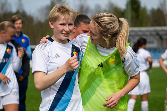 Djurgårdens Olivia Ulenius oc Mimmi Larsson jublar