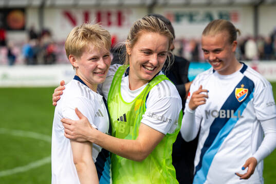 Djurgårdens Olivia Ulenius och Mimmi Larsson jublar