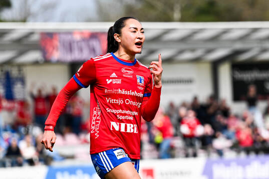 Vittsjös målvakt Savannah Madden jublar