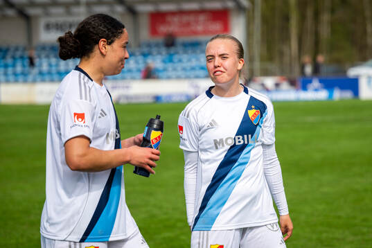 Djurgårdens Elin Westlund och Camille Ashe