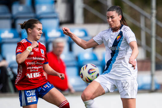 Djurgårdens Pauline Hammarlund och Vittsjös Anna Haddock