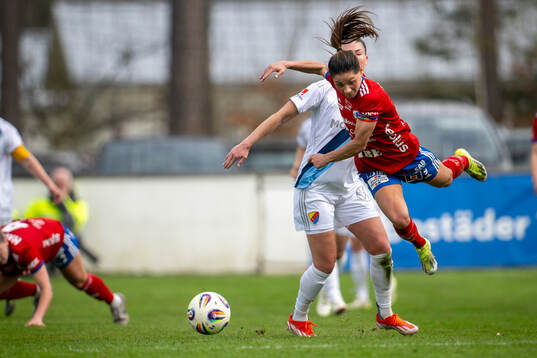 Vittsjös Sofie Rewucha mot Djurgårdens Pauline Hammarlund