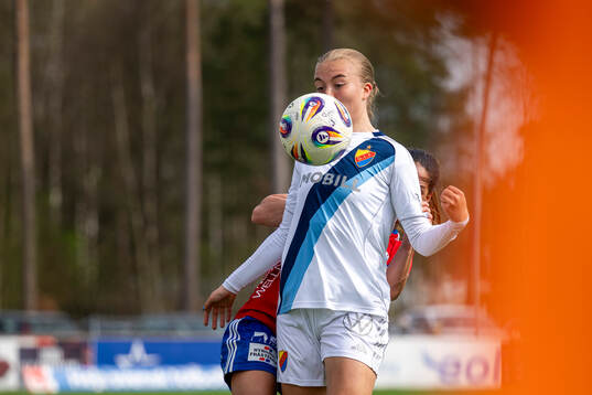 Djurgårdens Elin Westlund och Vittsjös Elisabet Klinga