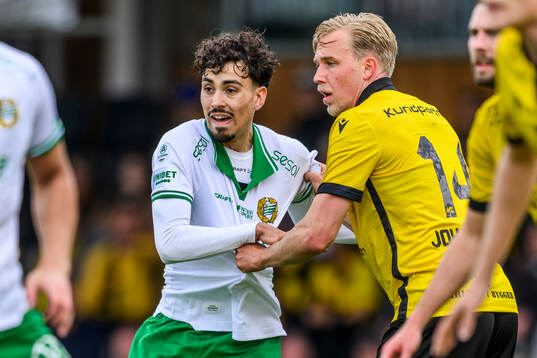 Hammarbys Sebastian Tounekti och Mjällbys Herman Johansson
