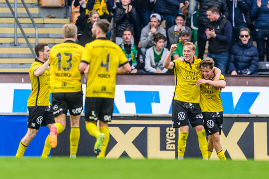 Mjällbys Herman Johansson jublar