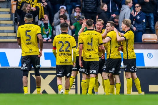 Mjällbys Herman Johansson jublar