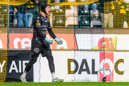 Mjällbys Noel Törnqvist jublar