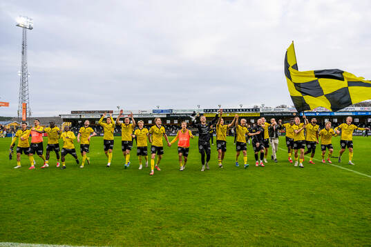 Mjällbys spelare jublar