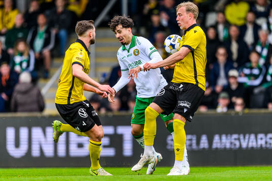 Mjällbys Axel Norén och Hammarbys Sebastian Tounekti och