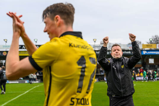 Mjällbys tränare Anders Torstensson jublar