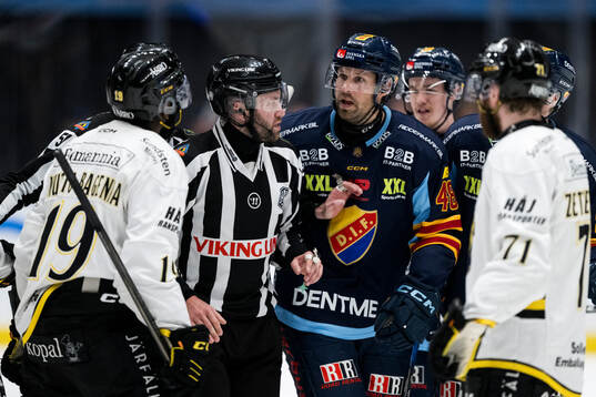 AIKs Daniel Muzito Bagenda och Djurgårdens Dick Axelsson