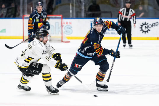 AIKs Gerry Fitzgerald och Djurgårdens Victor Eklund