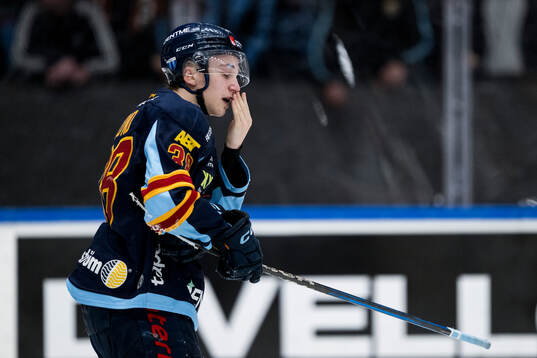 Djurgårdens Victor Eklund har ont