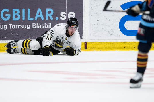 AIKs Oskar Magnusson har ont