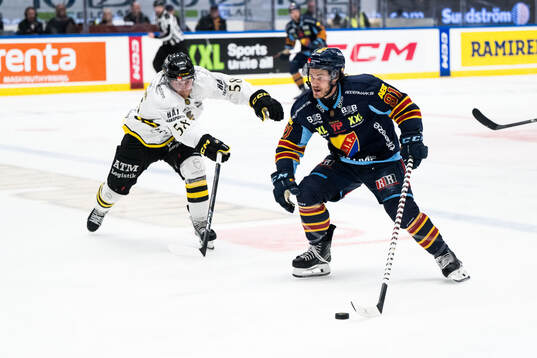 AIKs Oskar Magnusson och Djurgårdens Tyler Kelleher