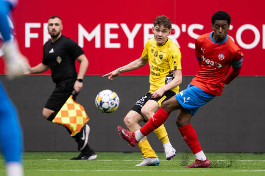 Elfsborgs Viggo Lidberg och Helsingborgs Samely Bomboko