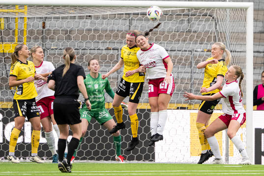 Elfsborgs Leann Nyström och IK Uppsalas Amelia Olofsson