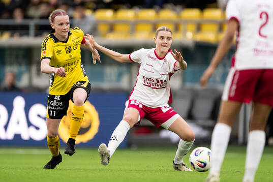 Elfsborgs Leann Nyström och IK Uppsalas Ellen Andersson
