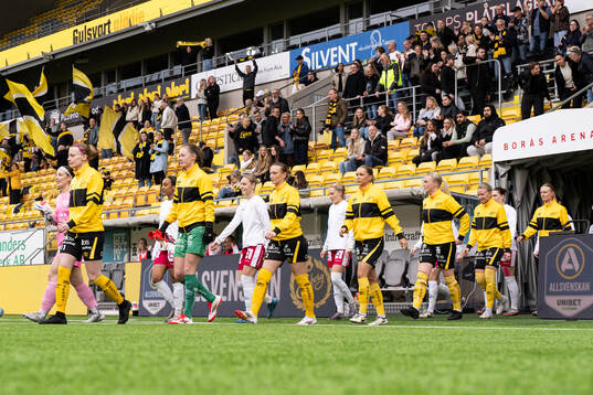 Lagen kommer in på planen