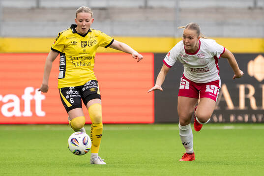 Elfsborgs Hanna Gunnarsson och IK Uppsalas Lisa Frisk