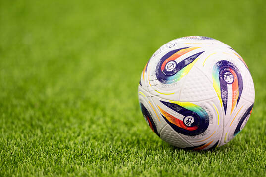 Matchboll på gräset