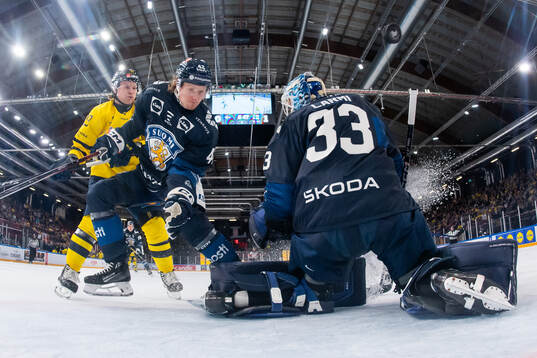 Oskar Steen of Sweden competes for the puck with Robin Salo