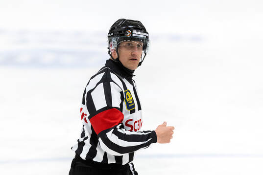 Referee Christoffer Claar