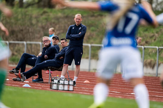 Och under fotbollsmatchen i Division 1 södra mellan