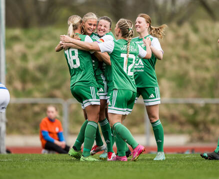 IK Zeniths Julia Hermansson och Klara Benson jublar