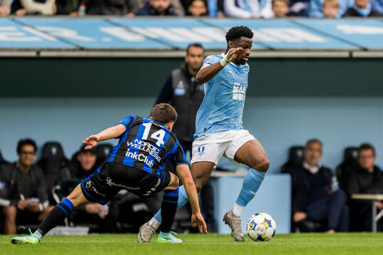 Malmö FFs Emmanuel Ekong och Sirius Leo Walta