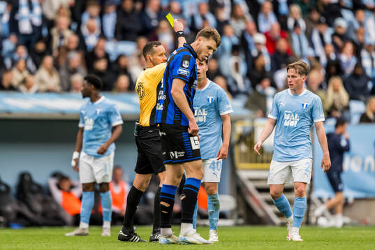 Malmö FFs Kenan Busuladzic får gult kort