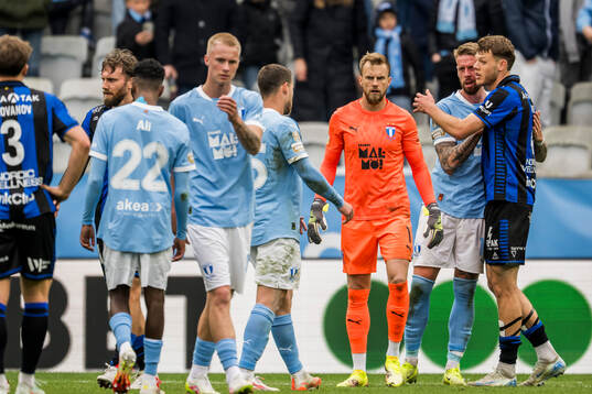 Malmö FFs Ricardo Friedrich deppar