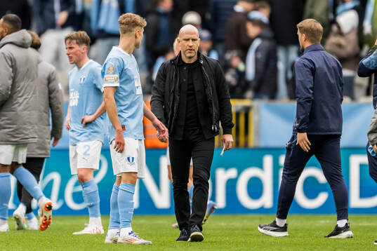 Malmö FFs tränare Henrik Rydström deppar