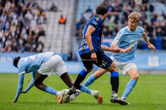 Malmö FFs Taha Ali och Hugo Bolin mot Sirius Marcus