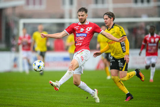 Degerfors Juhani Pikkarainen och Elfsborgs Taylor Silverholt