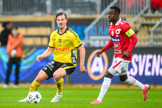 Elfsborgs Simon Olsson och Degerfors Nahom Netabay